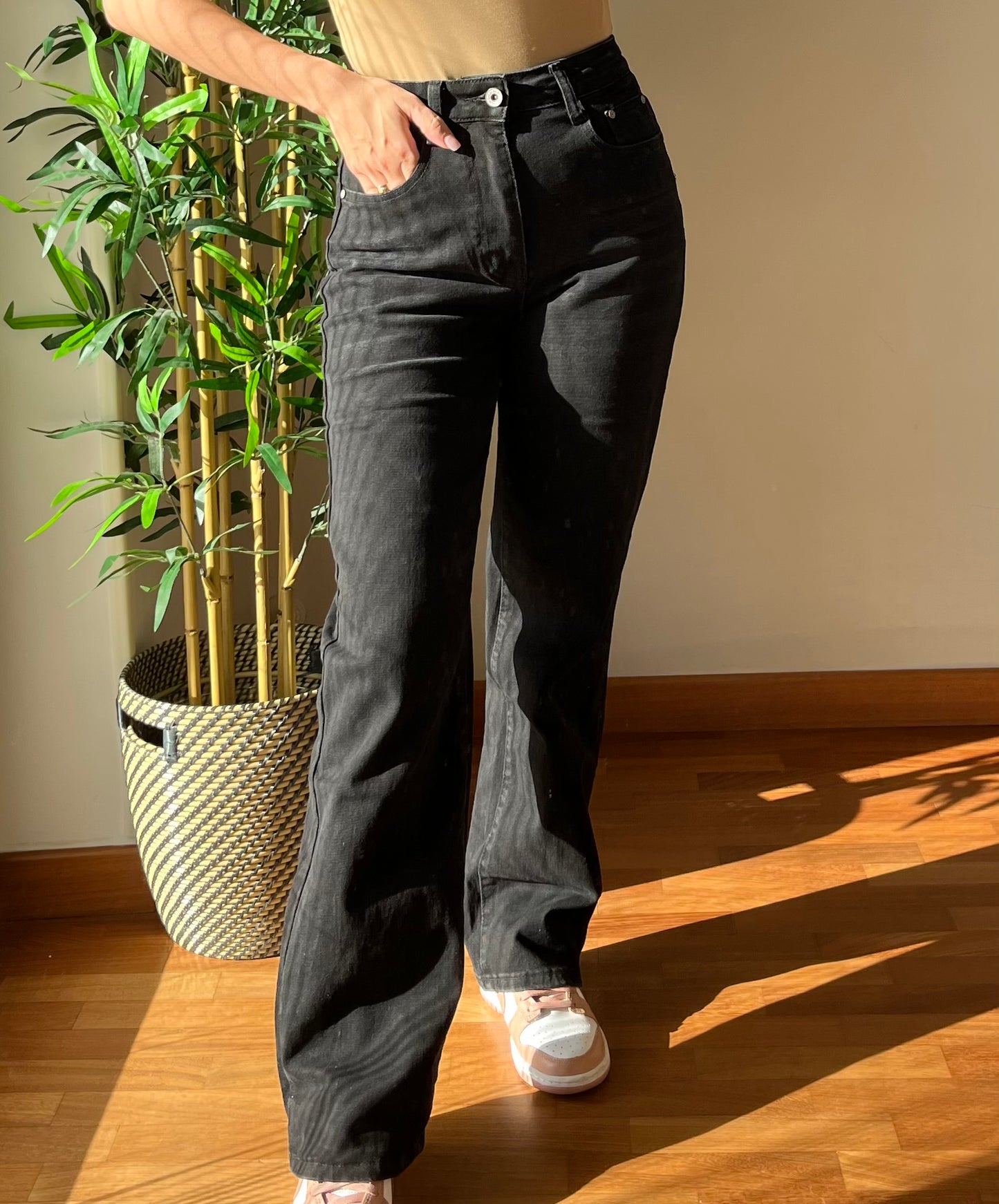 Jeans nero a gamba dritta