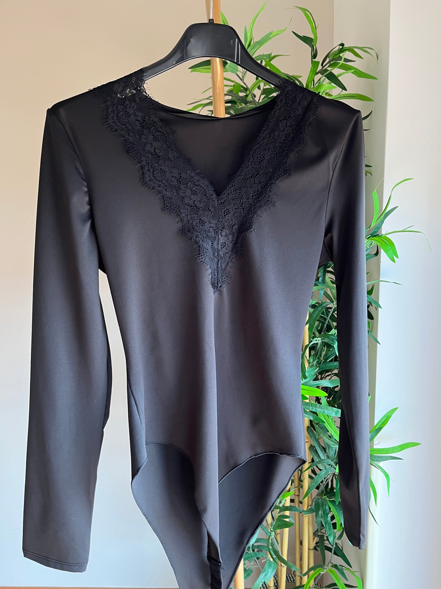 Body con scollo in pizzo