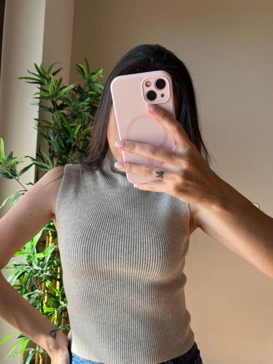 Maglia smanicata a costine