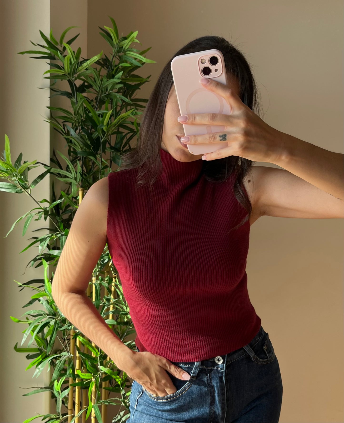 Maglia smanicata a costine