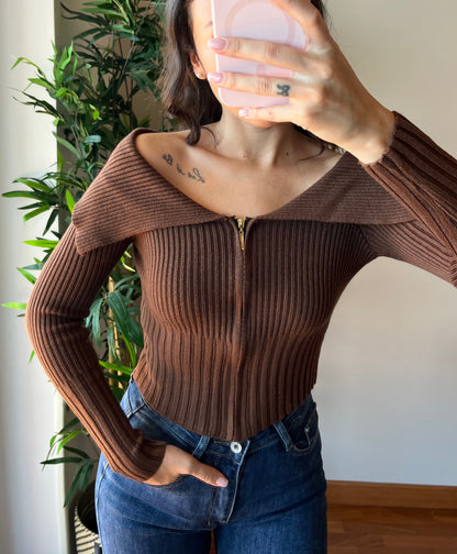 Maglia con zip e risvolto