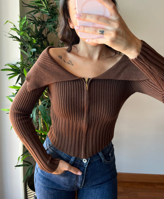 Maglia con zip e risvolto